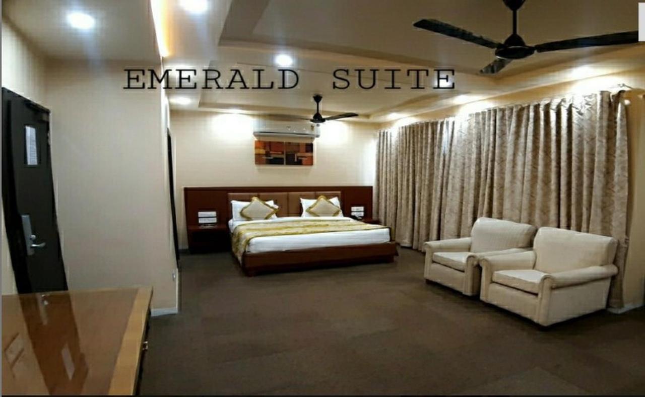 The Emerald Club ,Radźkot Zewnętrze zdjęcie